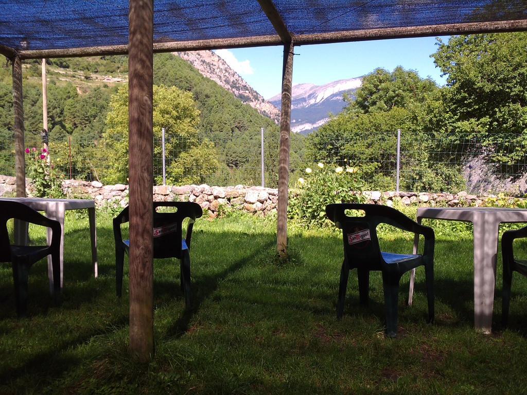 Pension Pallaruelo Saravillo Bagian luar foto