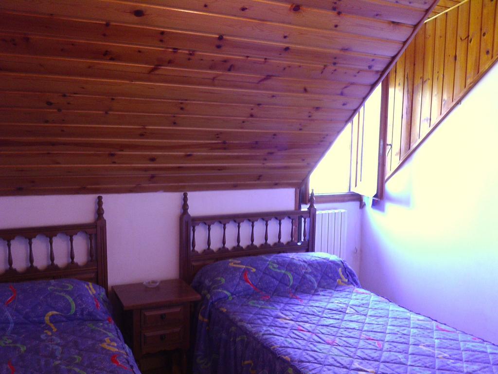 Pension Pallaruelo Saravillo Ruang foto