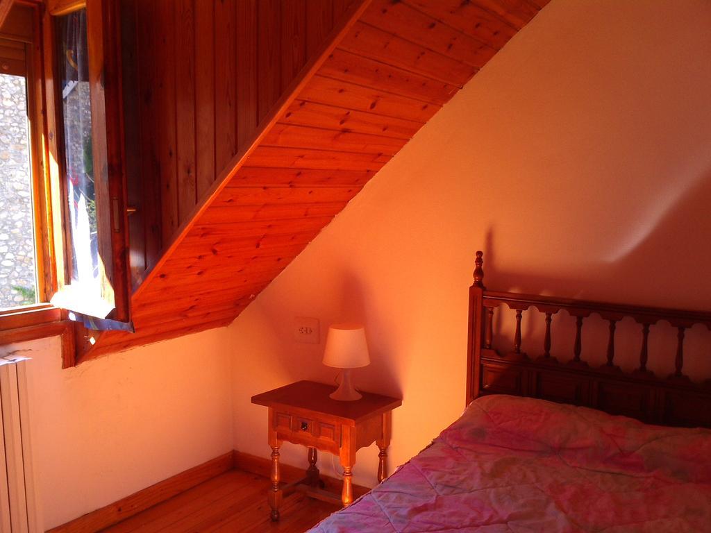 Pension Pallaruelo Saravillo Ruang foto