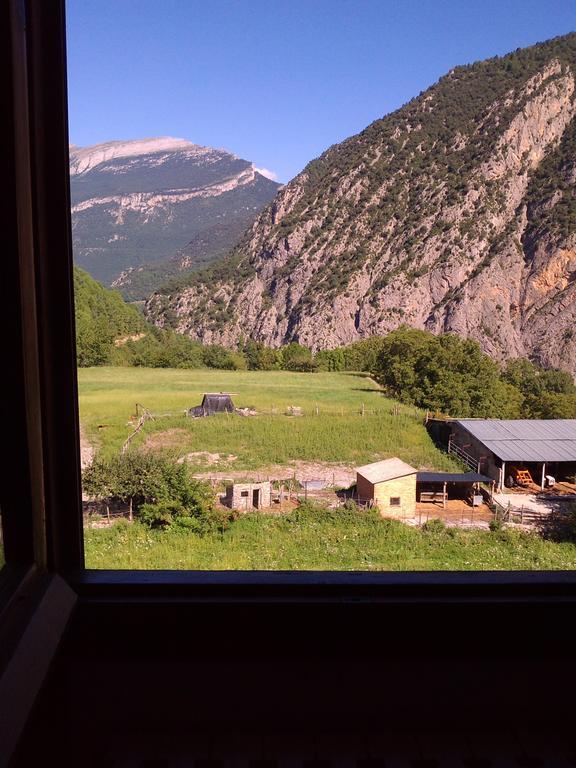 Pension Pallaruelo Saravillo Bagian luar foto